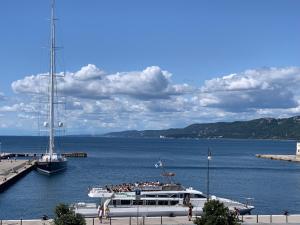 a boat in the water with a group of people on it at Five Flowers Guest House in Trieste