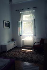 A seating area at Kaleidoszkóp Ház Hostel
