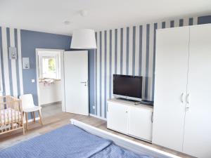 TV a/nebo společenská místnost v ubytování NEU! Ferienhaus Schaaf