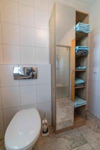 Koupelna v ubytování NEU! Ferienwohnung Am Mühlberg + 11 fotografií
