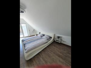 Postel nebo postele na pokoji v ubytování NEU Ferienhaus 54 Husum Sauna gg Gebühr
