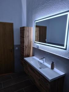 Fotografie z fotogalerie ubytování NEU! Ferienwohnung in Mücheln mit Balkon v destinaci Mücheln