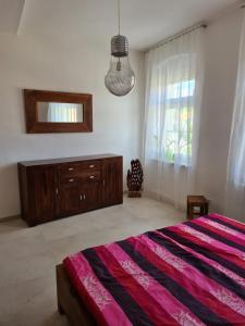 Postel nebo postele na pokoji v ubytování NEU! Ferienwohnung in Mücheln mit Balkon