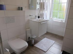 Ένα μπάνιο στο Schicke Ferienwohnung Julia an der Nordsee +7 φωτογραφίες