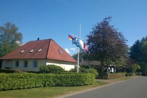 a house with two flags in front of it at NEU! Ferienwohnung zum Anker in Heeslingen