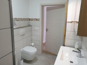 Ένα μπάνιο στο NEU! Ferienhaus Kurio