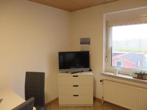 TV a/nebo společenská místnost v ubytování NEU! Ferienwohnung Süd