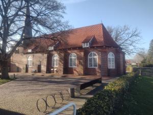 a large brick church with a bench in front of it at NEU! Haus am Schifferstieg in Oberndorf