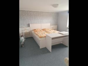 Posteľ alebo postele v izbe v ubytovaní NEU! Morderne Ferienwohnung Hohenzieritz