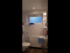 Ένα μπάνιο στο Ferienhaus Anneliese an der Schlei