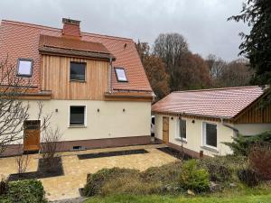 een afbeelding van een huis bij NEU! Haus am Heldrastein in Treffurt
