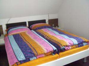 two beds with colorful blankets on top of them at !!!NEU!!! Ferienwohnung am Deich in Dornumersiel