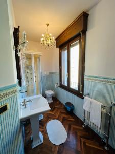 a bathroom with a sink and a toilet at B&B LE AMARENE in Sassuolo