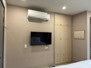 a bedroom with a wall mounted air conditioner at An Nhiên Villa Hotel in Phú Mỹ