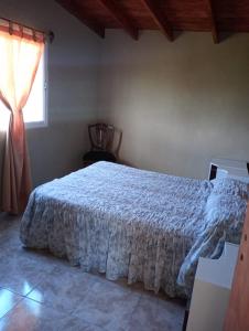 a bedroom with a bed and a window at Aire San Carlos in Mar del Plata