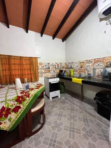 a kitchen with a table and a stove at Granja Relax in Itauguá