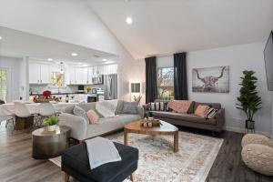 Et opholdsområde på Lake LBJ 4BR Home w/ Boat Deck, Huge Yard + 54 billeder