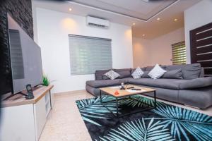 a living room with a couch and a table at RESIDENCE MH SERVICES Cotonou in Cotonou