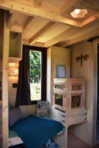 Ένα ή περισσότερα κρεβάτια σε δωμάτιο στο La Fontaine Airmeth