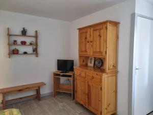 a room with a wooden cabinet and a desk with a television at Appartement T2 - 3 pers - à 400m de la plage, centre station, avec loggia - Biscarrosse Plage - FR-1-521-120 in Biscarrosse-Plage