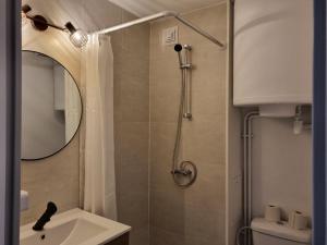a bathroom with a shower with a sink and a mirror at Appartement T2 - 3 pers - à 400m de la plage, centre station, avec loggia - Biscarrosse Plage - FR-1-521-120 in Biscarrosse-Plage