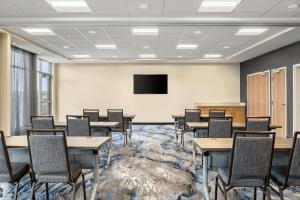 Бизнес-центр и/или конференц-зал в Fairfield by Marriott Inn & Suites Baraboo +23 фотографии
