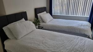 Fotografie z fotogalerie ubytování B43 Cosy Home - Contractor-Family Stays Near Bhm City-Off Road Parking Free Wi-fi v destinaci Holly Lane
