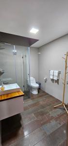 Un baño de El Chasqui Guest House