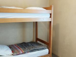 a couple of bunk beds in a room at Appartement Les Adrets-Prapoutel, 2 pièces, 5 personnes - FR-1-771-32 in Les Adrets