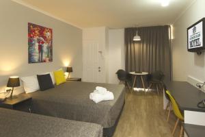 Postel nebo postele na pokoji v ubytování Glenmore Palms Motel