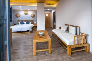מיטה או מיטות בחדר ב-Qingshan Yuandai Boutique Homestay Yangshuo