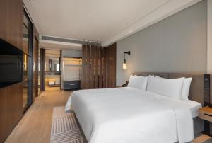 Voodi või voodid majutusasutuse New World Guangzhou Hotel toas