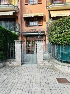 Budova, kde se apartmán nachází + 1 fotografie