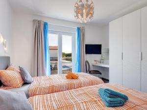Katil atau katil-katil dalam bilik di Holiday Home in Novigrad with Pool near Beach +22 gambar