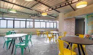 Itsy Hotels Vijaya Residency餐厅或其他用餐的地方