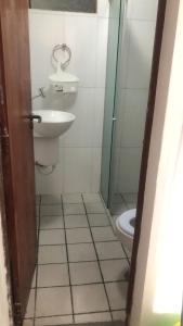 a bathroom with a toilet and a sink and a shower at Apartamento no terreo in Natal