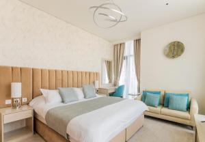Postel nebo postele na pokoji v ubytování Studio with private beach access at Palm Jumeirah