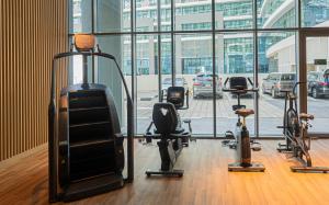 Fitness centrum a/nebo fitness zařízení v ubytování Studio with private beach access at Palm Jumeirah