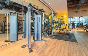 Fitness centrum a/nebo fitness zařízení v ubytování Studio with private beach access at Palm Jumeirah