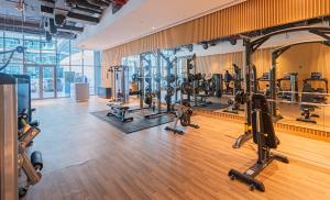 Fitness centrum a/nebo fitness zařízení v ubytování Studio with private beach access at Palm Jumeirah