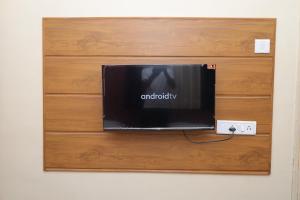 TV a/nebo společenská místnost v ubytování Hotel laxminarayan
