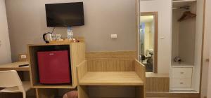 Kuchyň nebo kuchyňský kout v ubytování Prom Ratchada Hotel