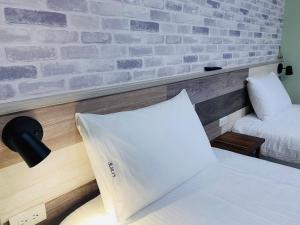 A bed or beds in a room at Ramble Travel Homestay