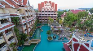 Bazén v ubytování Ayodhaya Palace Beach Resort - SHA Plus certified nebo v jeho okolí