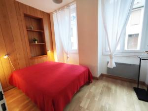 Ένα ή περισσότερα κρεβάτια σε δωμάτιο στο Le petit Vénasque, T2, jardin, parking, 4 personnes