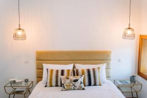 Postel nebo postele na pokoji v ubytování Coliving The VALLEY Portugal countryside retreat for digital nomads and hiking lovers - PRIVATE BEDROOMS with SHARED BATHROOMS, shared kitchen, and coworking space