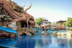 Bazén v ubytování Tamnanpar Resort nebo v jeho okolí