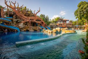 Bazén v ubytování Tamnanpar Resort nebo v jeho okolí