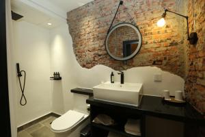 Beijing MutianyuGreat Wall Let'sgo Hotel&Bar的一间浴室
