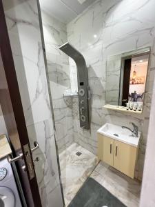 a bathroom with a shower and a sink at Red Sea Studio Partial Sea View استديو بحر الأحمر اطلالة جزئية in Jeddah